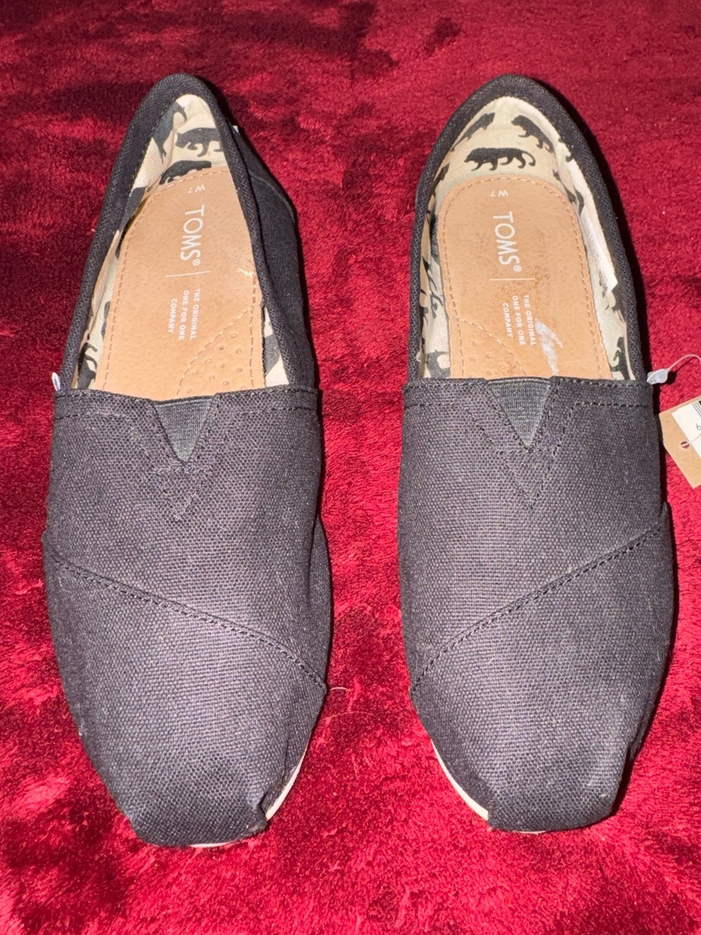 TOMS Classic Womens Slip-On Shoes in Black